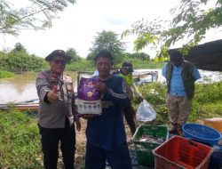Dukung Program Nasional, Polsek Lempuing Jaya Gelar Patroli Karhutla dan Bansos Nelayan