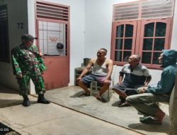 Sinergi Babinsa dan Warga Desa Pengarayan, Koramil 402-01/Tjg Lubuk Gelar Patroli Siskamling dan Antisipasi Bencana