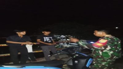 Sinergi Babinsa dan Warga Desa Ulak Jermun: Patroli Siskamling dan Antisipasi Bencana Berlangsung Aman di Tengah Malam