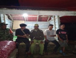 Babinsa Air Sugihan Bersama Warga Nusakarta Perkuat Siskamling, Jaga Keamanan Desa Hingga Tengah Malam