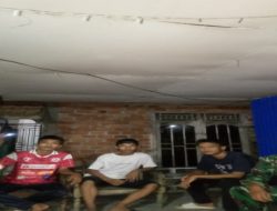 Babinsa Koramil Kayuagung Gencarkan Patroli Siskamling Bareng Pemuda, Wujudkan Keamanan Kelurahan Jua-Jua Tetap Kondusif