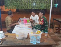 Babinsa Peltu Tema Arifadi Sinergi Bersama Warga Sungai Menang Laksakan Ronda Malam