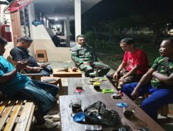 Perketat Keamanan Malam Hari, Babinsa Koramil 402-10/Kayuagung Siskamling Bersama Warga