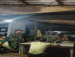 Babinsa Koramil 402-11/Tulung Selapan Sinergi dengan Warga Gelar Patroli Siskamling di Sungai Ketupak Cegah Gangguan Kamtibmas