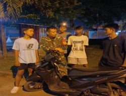 Babinsa Koramil 402-06/Tanjung Batu Bersama Warga Gelar Patroli Siskamling, Wujudkan Keamanan Kelurahan Tanjung Batu Timur