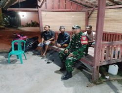 Babinsa Koramil 402-10/Kayuagung Bersama Karang Taruna & Kades Gelar Patroli Siskamling di Desa Sungai Belida, Jaga Kondusivitas Wilayah Hingga Larut Malam