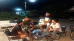Ciptakan Keamanan Malam Hari, Babinsa Koramil 402-02/Pedamaran Patroli Siskamling Desa Pedamaran VI