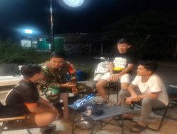 Ciptakan Keamanan Malam Hari, Babinsa Koramil 402-02/Pedamaran Patroli Siskamling Desa Pedamaran VI