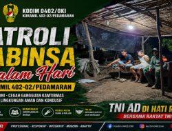 Jaga Kondusivitas Wilayah, Babinsa Koramil 402-02/Pedamaran Bersama Warga Gelar Patroli Siskamling Hingga Larut Malam