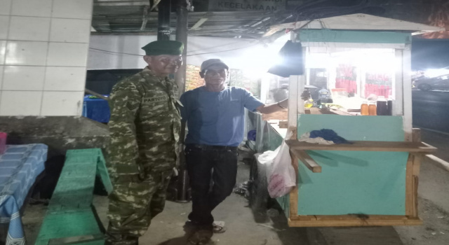 *Kolaborasi TNI dan Warga: Patroli Siskamling di Ogan Ilir Berlangsung Kondusif