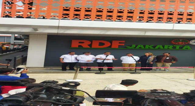 Pemilah Sampah di Lindungi oleh BPJS. Pemkot DKI Gandeng Kementerian