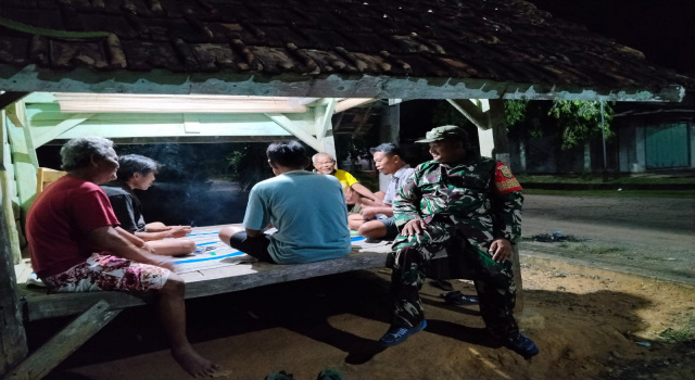 Patroli Malam Babinsa Mesuji Bersama Warga, Perkuat Keamanan dan Waspada Karhutla