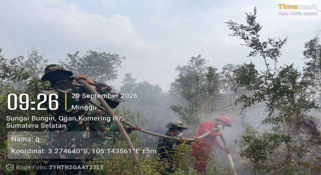 Tim Satgas Yonif 949 dan Koramil Pampangan Padamkan Karhutla 2,2 Hektare di Sungai Bungin