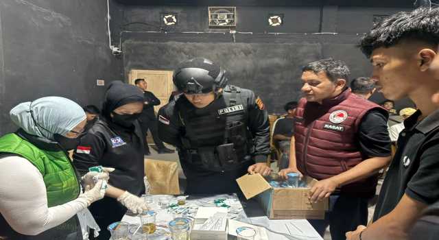 Polres OKI dan BNNK Amankan 13 Orang dalam Razia Narkoba di Cafe GS99