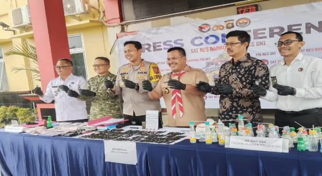 Baru Enam Hari Menjabat, Kasat Narkoba Polres OKI Ungkap 40 Pemakai dan 1 Kurir, Vape Etomidate Senilai Rp500 Juta Disita